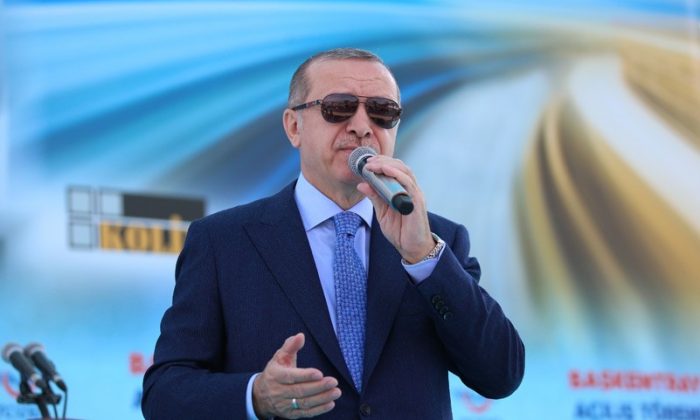 Cumhurbaşkanı Erdoğan’dan “Bizi döviz kuru üzerinden terbiye edemezler”…