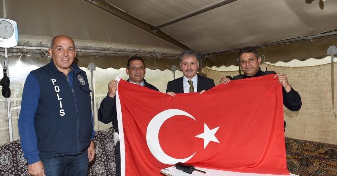 Çakır görev başındaki polisleri ziyaret etti