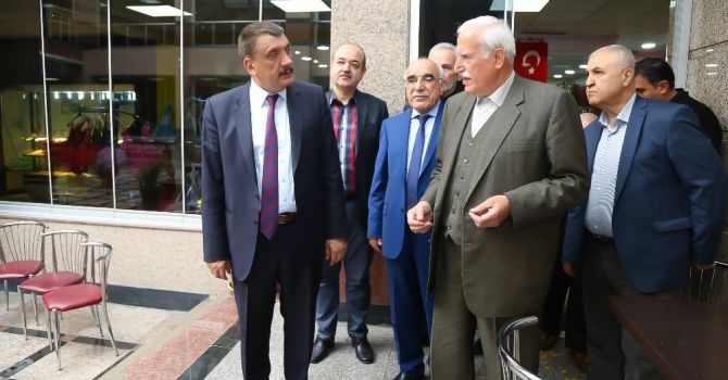 Başkan Gürkan Kapalı Çarşı esnafı ile bir araya geldi