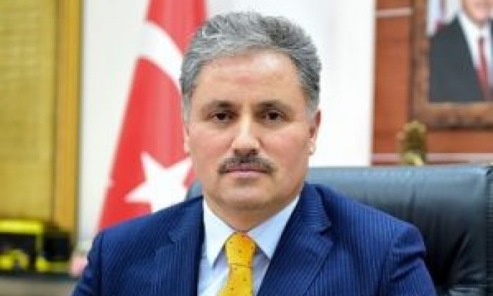 Malatya Büyükşehir Belediye Başkanı Ahmet Çakır, Türkiye’nin, içerisinden geçtiği süreç bakımından Cumhurbaşkanlığı Hükümet sistemine geçiş için kaybedecek ayları değil günleri bile olmadığını söyledi