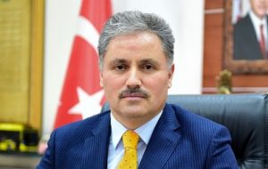 Malatya Büyükşehir Belediye Başkanı Ahmet Çakır, Türkiye’nin, içerisinden geçtiği süreç bakımından Cumhurbaşkanlığı Hükümet sistemine geçiş için kaybedecek ayları değil günleri bile olmadığını söyledi