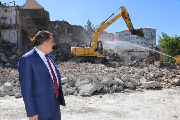 Yeşil Kuşak” Projesi Kapsamında Atatürk Kız Lisesi Yıkılıyor