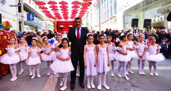 Battalgazi Belediye Başkanı Selahattin Gürkan, 23 Nisan Ulusal Egemenlik ve Çocuk Bayramı nedeniyle bir kutlama mesajı yayımladı