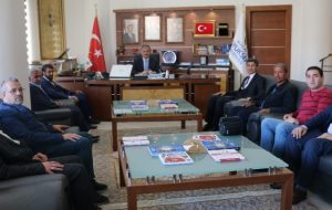 Esnaf Odası Başkanı Sinan Cavlak, Büyükşehir Belediye Başkanı Ahmet Çakır’ı ziyaret etti