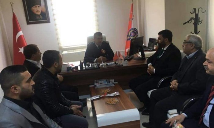 Samanlı’dan polislere karanfilli kutlama