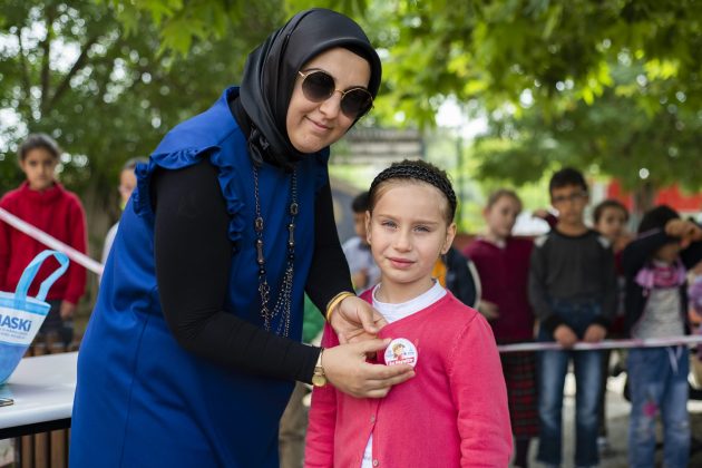 MİNİKLER EĞLENEREK BİLİNÇLENİYOR