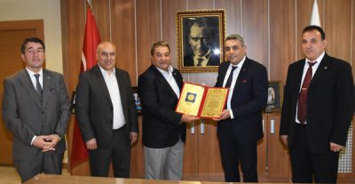   BAŞKAN SADIKOĞLU’NA ONURSAL ÜYELİK BELGESİ VERİLDİ