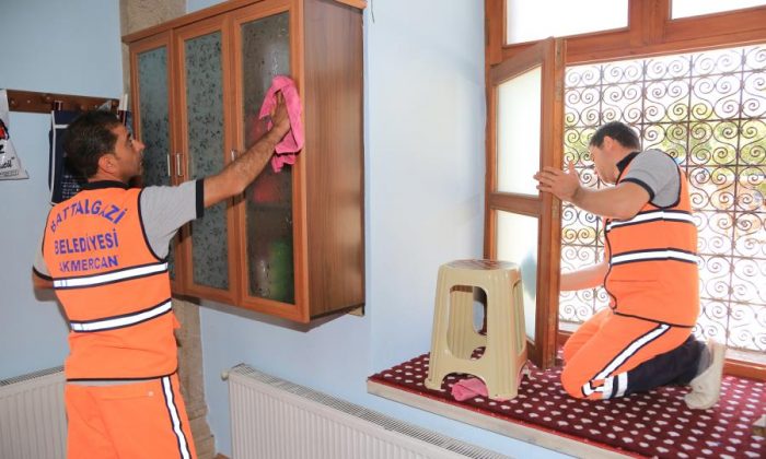 Ramazan Ayında Da Camilerin Temizliği Aralıksız Devam Ediyor