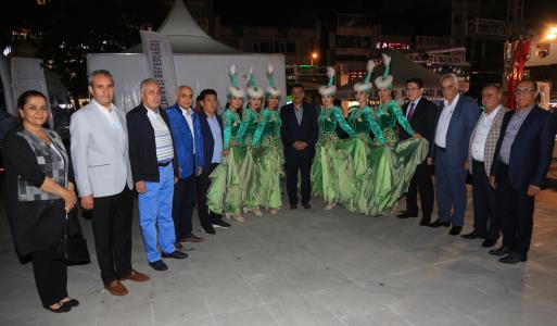 Kazakistan Ak Kuğu Kazak Dans Topluluğu’nun Gösterisi İlgi İle İzlendi