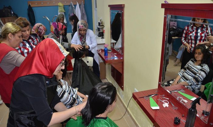 BÜYÜKŞEHİR SEMT KONAĞINDA BAYAN KUAFÖRLÜK KURSU