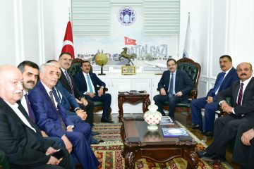 AK Parti Genel Başkan Yardımcısı Ünal, Battalgazi Belediyesi’ni Ziyaret Etti