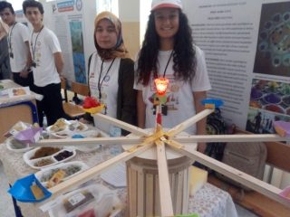 20 Mayıs Vakfı Turgut Özal lisesinde tubitak bilim fuarı sergilendi