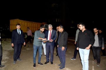 Mevlüt Aslanoğlu Caddesinde çalışmalarını sürdürüyor