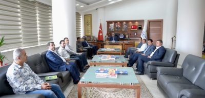 HİZMET BAYRAĞINI YUKARILARA TAŞIYACAĞIZ