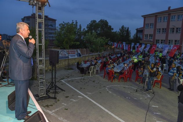 AŞAĞIBAĞLAR MAHALLESİNDE İFTAR SOFRASI