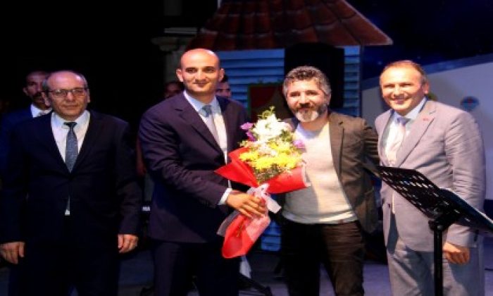 Atatürk Parkı Ali Kınık Konseri İle İnledi
