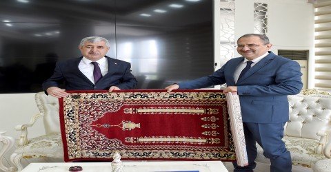 Başkan Polat’a hayırlı olsun ziyaretinde bulunan Vali Kaban