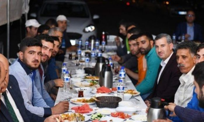 Başkan çınar personellerini sahurda yalnız bırakmadı