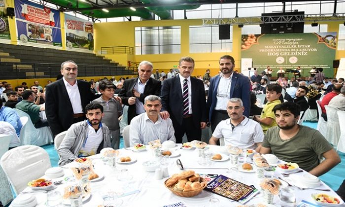 Gaziosmanpaşa’daki Malatyalılarla İftar Yemeğinde Buluştu