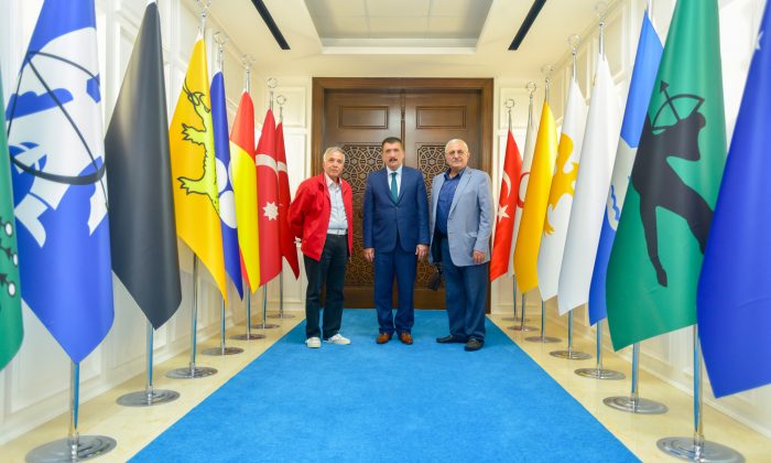 SABAH GAZETESİ YAZARI YAVUZ DONAT, “BAŞKANINIZIN KIYMETİNİ BİLİN”