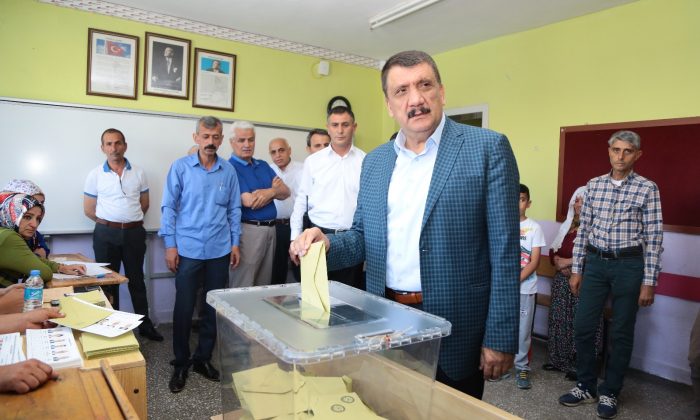 BAŞKAN GÜRKAN, “SEÇİMLERİN ÜLKEMİZE HAYIRLI OLMASINI TEMENNİ EDİYORUM”