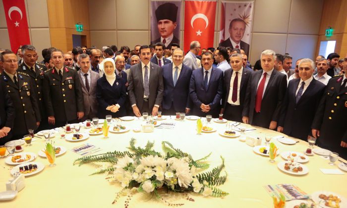 BAŞKAN GÜRKAN, BİR DİZİ BAYRAMLAŞMA TÖRENİNE KATILDI