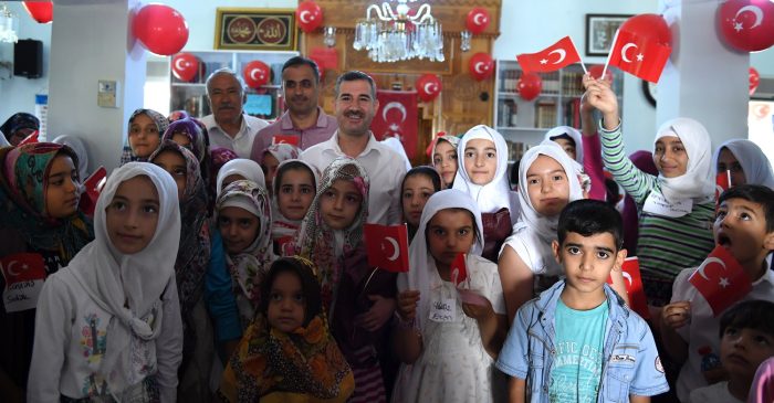 ÖZGÜRTEPE CAMİ YAZ KUR’AN KURSU ÖĞRENCİLERİ, KAHRAMAN ŞEHİTLERİMİZİ DUALARLA YÂD ETTİ