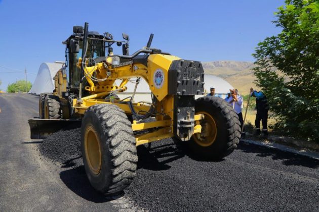 Yıldıztepe Mahallesinde Sıcak Asfalt Çalışması Devam Ediyor