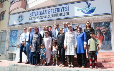 Hayır Çarşısı, ihtiyaç sahibi vatandaşların ihtiyaçlarını karşılıyor.