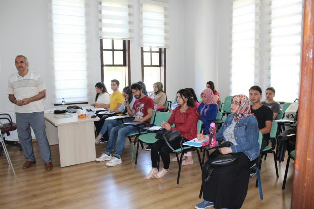 Büyükşehir Belediyesi   eğitim alanında hizmet vermeye devam ediyor. 