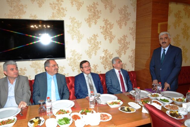 VALİ KABAN, YUNUS EMRE ENSTİTÜSÜ “TÜRKÇE YAZ OKULU” ÖĞRENCİLERİ İLE BİR ARAYA GELDİ