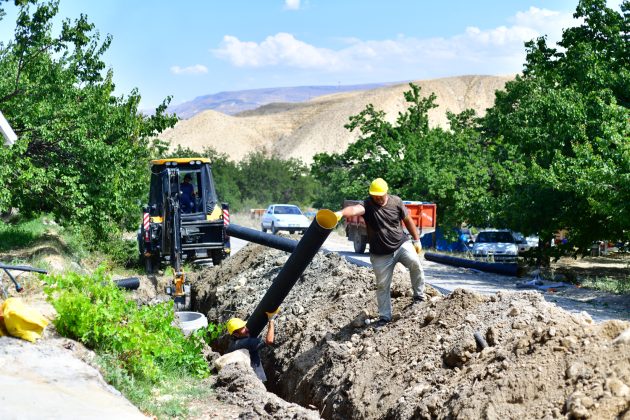 5 MAHALLEYE BİN 850 METRELİK KANALİZASYON HATTI YAPILDI