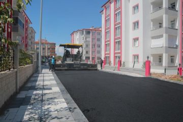 Göztepe Mahallesi’nde Sıcak Asfalt Serimi Devam Ediyor