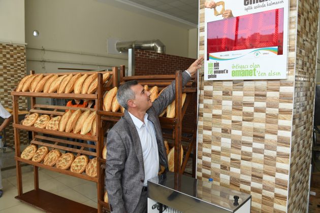 BAŞKAN ÇINAR’DAN EKMEK BAĞIŞI