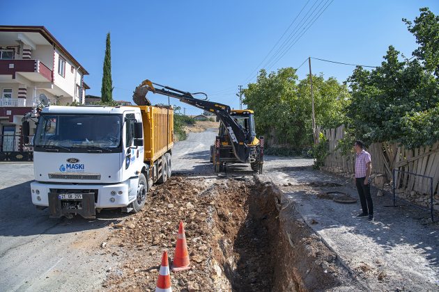 3 MAHALLEYE 5 BİN 650 METRELİK KANALİZASYON ALTYAPISI