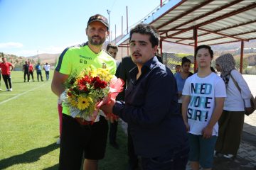 ÖZEL GEREKSİNİMLİ BİREYLER, EVKUR YENİMALATYASPOR’UN İDMANINI ZİYARET ETTİ