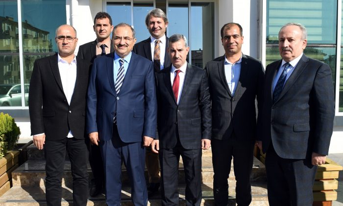VALİ ALİ KABAN’DAN YEŞİLYURT BELEDİYE BAŞKANI MEHMET ÇINAR’A VEDA ZİYARETİ
