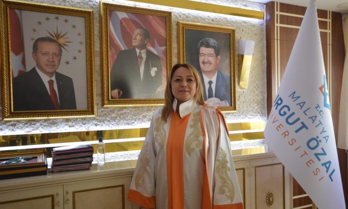 Malatya Turgut Özal Üniversitesi Rektörü Sayın Prof. Dr. Aysun Bay Karabulut’un 24 Kasım Öğretmenler Günü mesajı