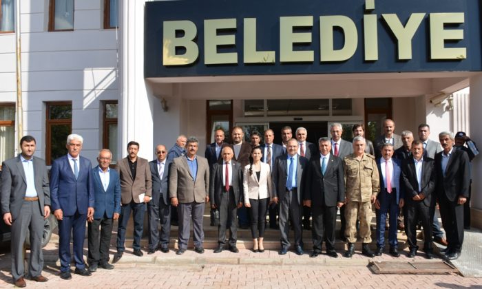 VALİ KABAN, YAZIHAN’DA MUHTARLAR VE OKUL AİLE BİRLİĞİ BAŞKANLARI İLE BİR ARAYA GELDİ