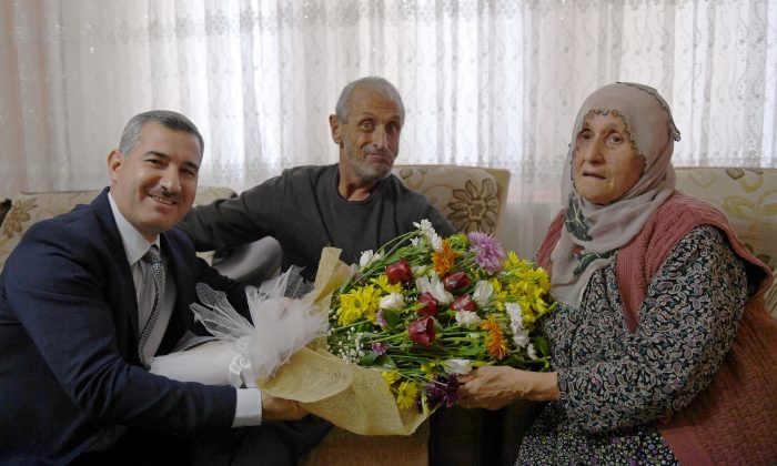 BAŞKAN MEHMET ÇINAR, ‘TUT ELİMDEN’ PROJESİ ÖDÜLÜNÜ 29 KASIM’DA ALACAK