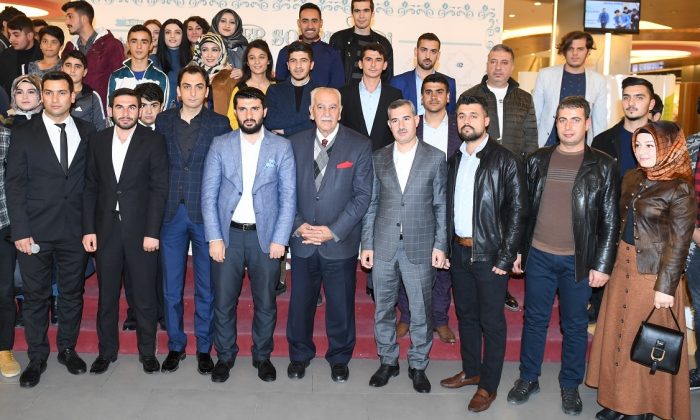 Makamda Oturmayı Sevmem, Halkımızla İç İçeyiz”