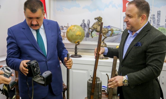 ATA YADİGÂRI ESERLERİN KENT MÜZESİ’NE BAĞIŞLARI DEVAM EDİYOR