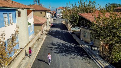 BÜYÜKŞEHİR AKÇADAĞ’DA  CADDE VE SOKAKLARI ASFATLADI