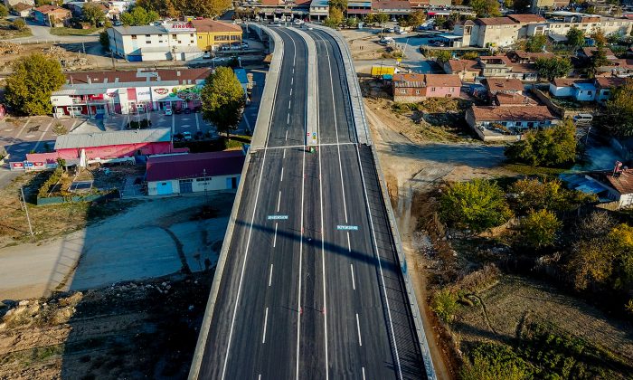 BÜYÜKŞEHİR TREN YOLU KÖPRÜSÜNÜ ASFALTLADI