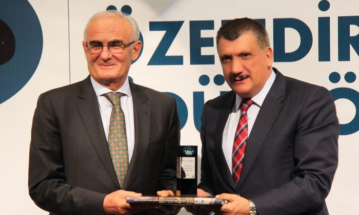BAŞKAN GÜRKAN, HİZMETLERİNİ ÖDÜLLERLE TAÇLANDIRMAYA DEVAM EDİYOR
