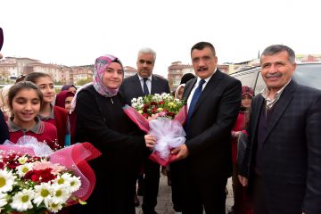 GÜRKAN, AVNİ KİĞILI KIZ ANADOLU İMAM HATİP LİSESİ ÖĞRENCİLERİ İLE BİR ARAYA GELDİ