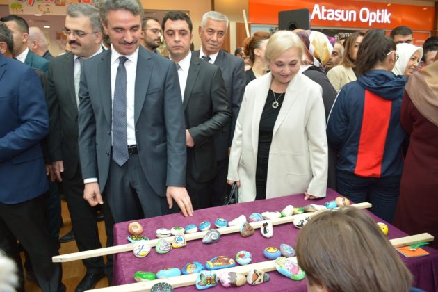 ENGELSİZ ÇOCUKLARIN SERGİSİ AÇILDI