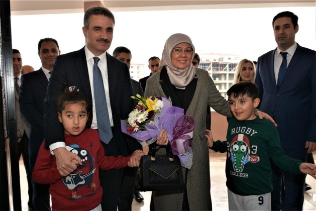 VALİ AYDIN BARUŞ VE EŞİ NAGİHAN BARUŞ’DAN ÖZEL EĞİTİM ÖĞRENCİLERİNE ANLAMLI ZİYARET