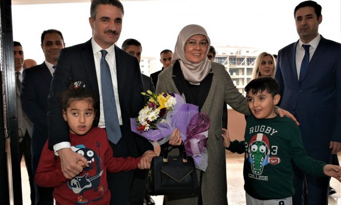 VALİ AYDIN BARUŞ VE EŞİ NAGİHAN BARUŞ’DAN ÖZEL EĞİTİM ÖĞRENCİLERİNE ANLAMLI ZİYARET