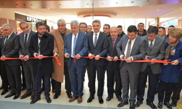 VALİ BARUŞ “TÜRKİYE’DE DARBELER VE MALATYA YEREL BASINI” SERGİSİ AÇILIŞINA KATILDI